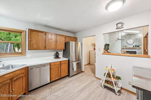 Kitchen - 2404 Sower Blvd, Okemos, MI 48864 photo 4 of 4