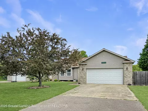 7413 E 5 Point Hwy, Eaton Rapids, MI 48827