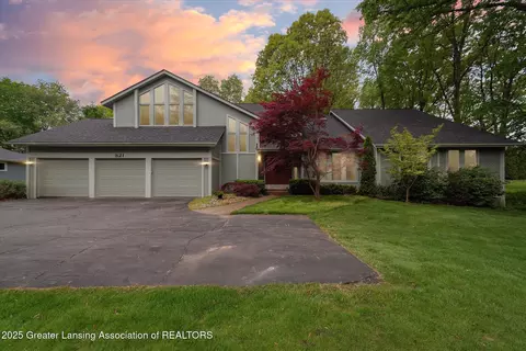 821 St Charles Pl, Wixom, MI 48393