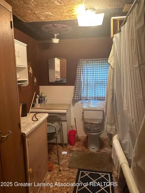 Bath - 1364 James St, Harrison, MI 48625 photo 2 of 2