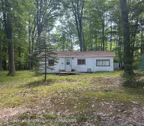 1364 James St, Harrison, MI 48625