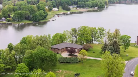 10949 Lakeside Dr, Perrinton, MI 48871