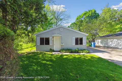 820 Kenwood Ave, Lansing, MI 48910