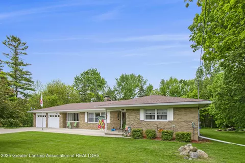 6593 Bunker Hill Dr, Lansing, MI 48906