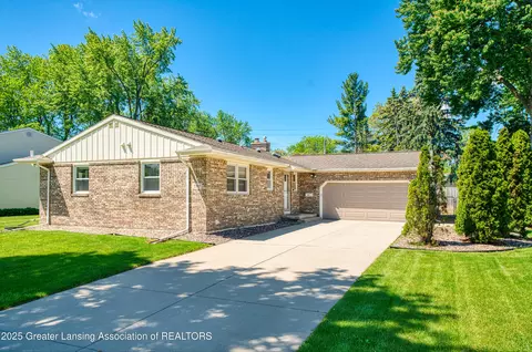 2305 Post Oak Ln, Lansing, MI 48912