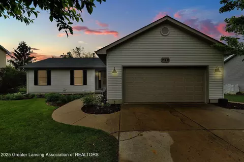 722 Fieldview Dr, Grand Ledge, MI 48837