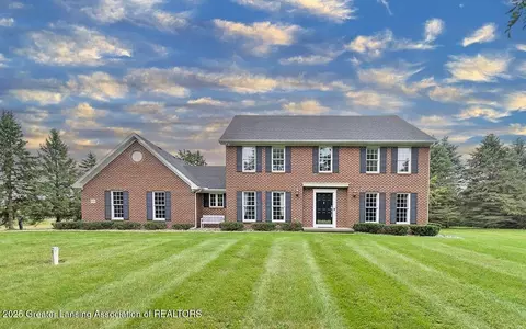 8505 W Willow Hwy, Grand Ledge, MI 48837