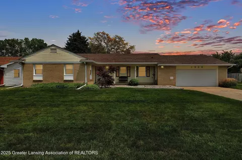 1528 Briarwood Dr, Lansing, MI 48917