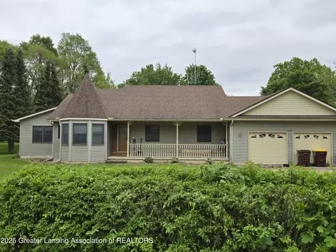 226 E Washington St, Maple Rapids, MI 48853