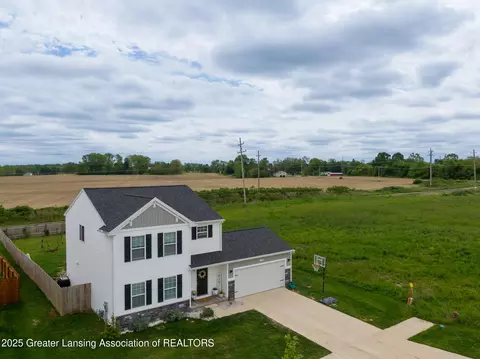 834 St Johns Chase, Grand Ledge, MI 48837