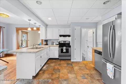 Kitchen - 329 Smith Ave, Lansing, MI 48910 photo 2 of 5
