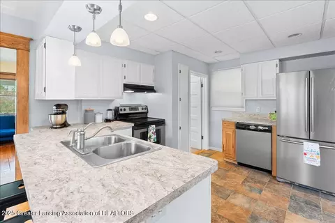 Kitchen - 329 Smith Ave, Lansing, MI 48910 photo 1 of 5