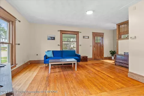 Living - 329 Smith Ave, Lansing, MI 48910 photo 2 of 2