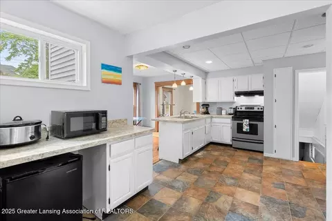 Kitchen - 329 Smith Ave, Lansing, MI 48910 photo 5 of 5