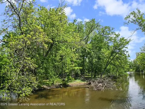 2550 Webster Rd, Lansing, MI 48917