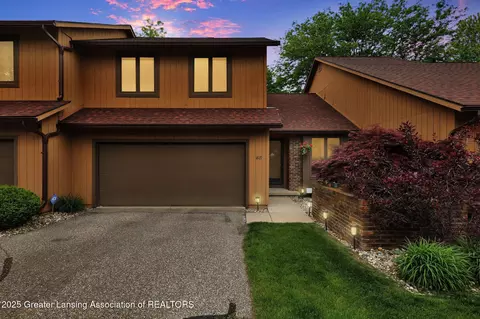 1615 Willow Creek Dr, Lansing, MI 48917