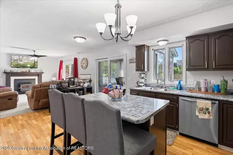 Kitchen - 816 Creyts Rd, Dimondale, MI 48821 photo 3 of 4