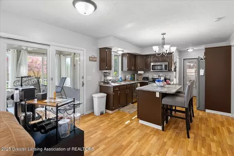 Kitchen - 816 Creyts Rd, Dimondale, MI 48821 photo 4 of 4