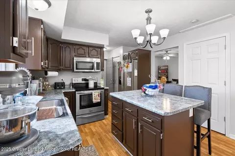 Kitchen - 816 Creyts Rd, Dimondale, MI 48821 photo 2 of 4