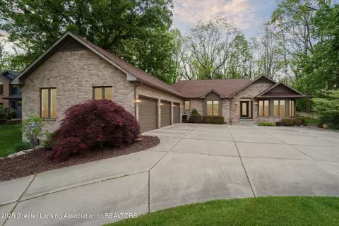 12728 Oneida Woods Trl, Grand Ledge, MI 48837