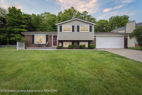 8385 Woodland Shore Dr, Brighton, MI 48114