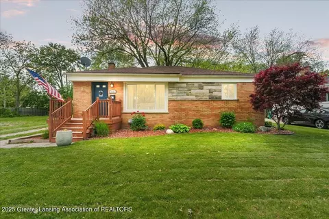 1121 Boynton Dr, Lansing, MI 48917