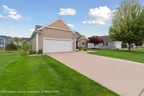 1213 Lobelia Ln, Dewitt, MI 48820 photo 2