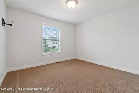 1213 Lobelia Ln, Dewitt, MI 48820 photo 17