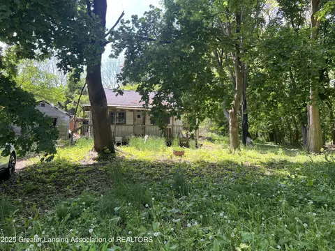 27620 C Dr N, Albion, MI 49224