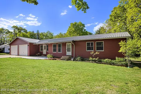 5519 Ann Dr, Bath, MI 48808