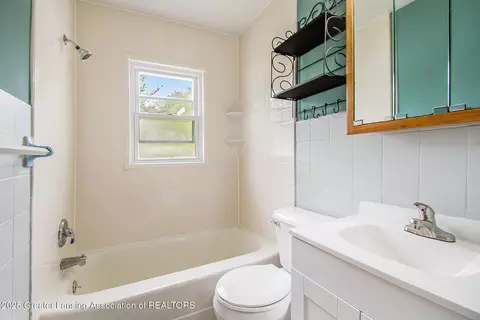 Bath - 4512 Alpha St, Lansing, MI 48910 photo 1 of 2