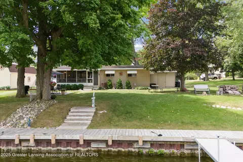 4951 Shore Ln, Perrinton, MI 48871