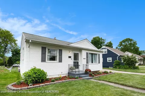 4415 Devonshire Ave, Lansing, MI 48910 photo 2