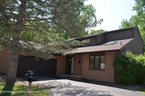 2397 Emerald Forest Cir #26, East Lansing, MI 48823
