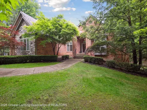 1374 Timber Ridge Ct, Milford, MI 48380