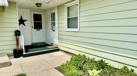 884 SE Andover Ct, Kentwood, MI 49508