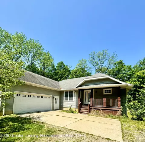 1826 Battle Creek Rd, Charlotte, MI 48813