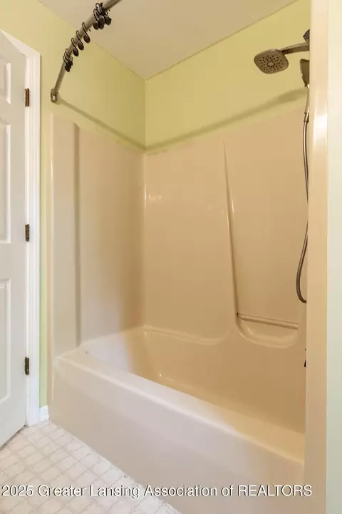 Bath - 4964 Mohawk Rd, Okemos, MI 48864 photo 4 of 5