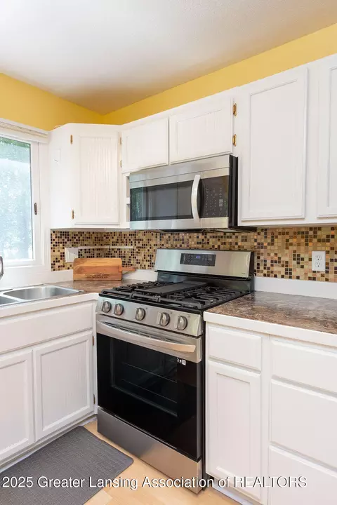Kitchen - 4964 Mohawk Rd, Okemos, MI 48864 photo 3 of 3