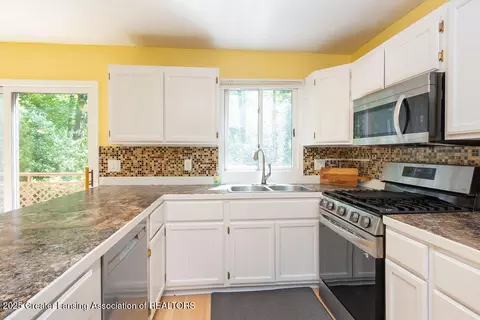 Kitchen - 4964 Mohawk Rd, Okemos, MI 48864 photo 2 of 3