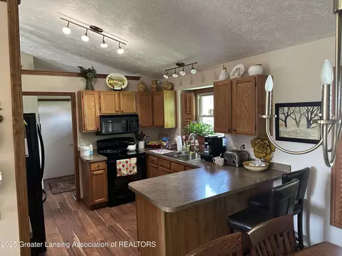 1032 Robins Rd, Lansing, MI 48917 photo 5