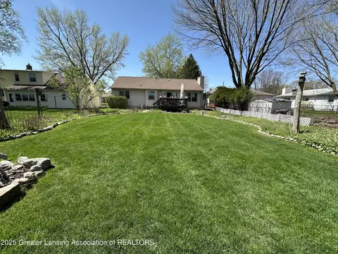 1032 Robins Rd, Lansing, MI 48917 photo 12