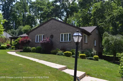 408 Whitehills Dr, East Lansing, MI 48823