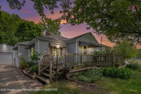6327 Grovenburg Rd, Lansing, MI 48911