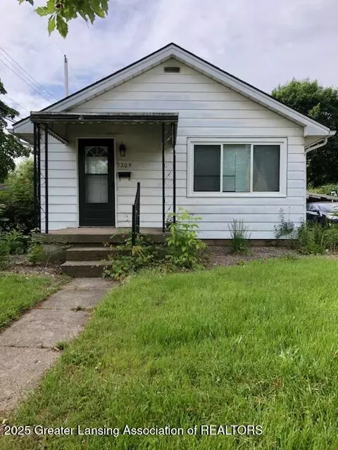 1205 Hyland St, Lansing, MI 48915