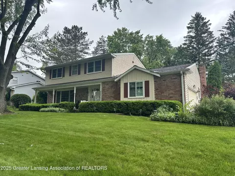 2932 Crestwood Dr, East Lansing, MI 48823