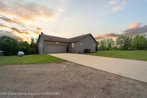 5969 Hillcrest Dr, Eaton Rapids, MI 48827