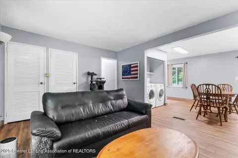 Entry Way - 302 Katheryn St, Mason, MI 48854 photo 2 of 2