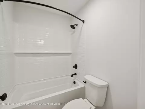 Bath - 606 Launch Point Dr, Perry, MI 48872 photo 5 of 5