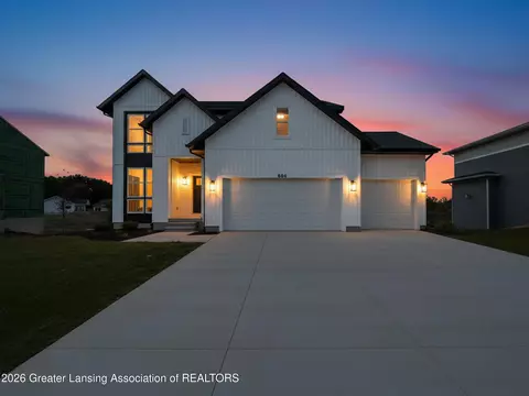 606 Launch Point Dr, Perry, MI 48872